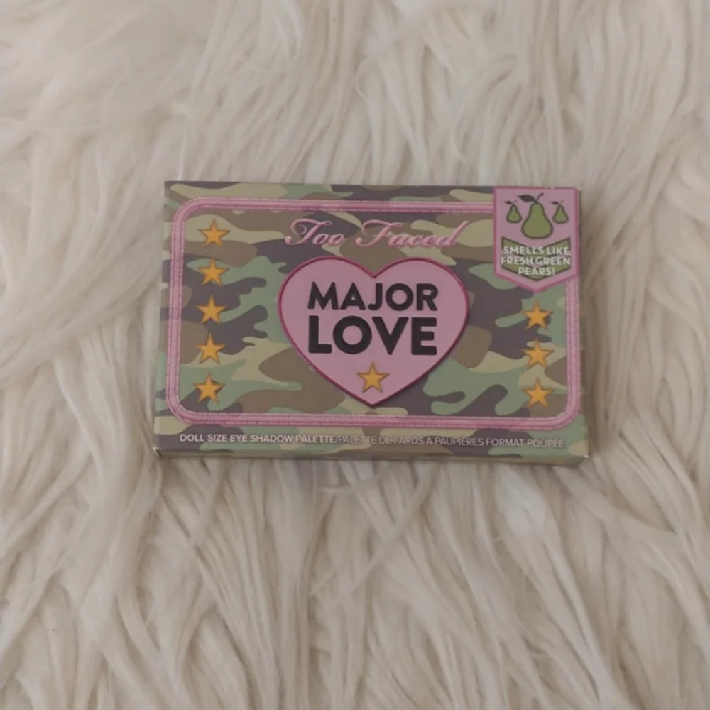 💚FIRM! NWT TOO FACED MAJOR LOVE EYESHADOW PALETTE (LIMITED EDITION)